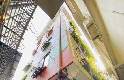 Cho thuê nhà nguyên căn ngõ Văn Chương 2, Đống Đa, 35m x4 tầng, 4 ngủ, 13 Triệu.